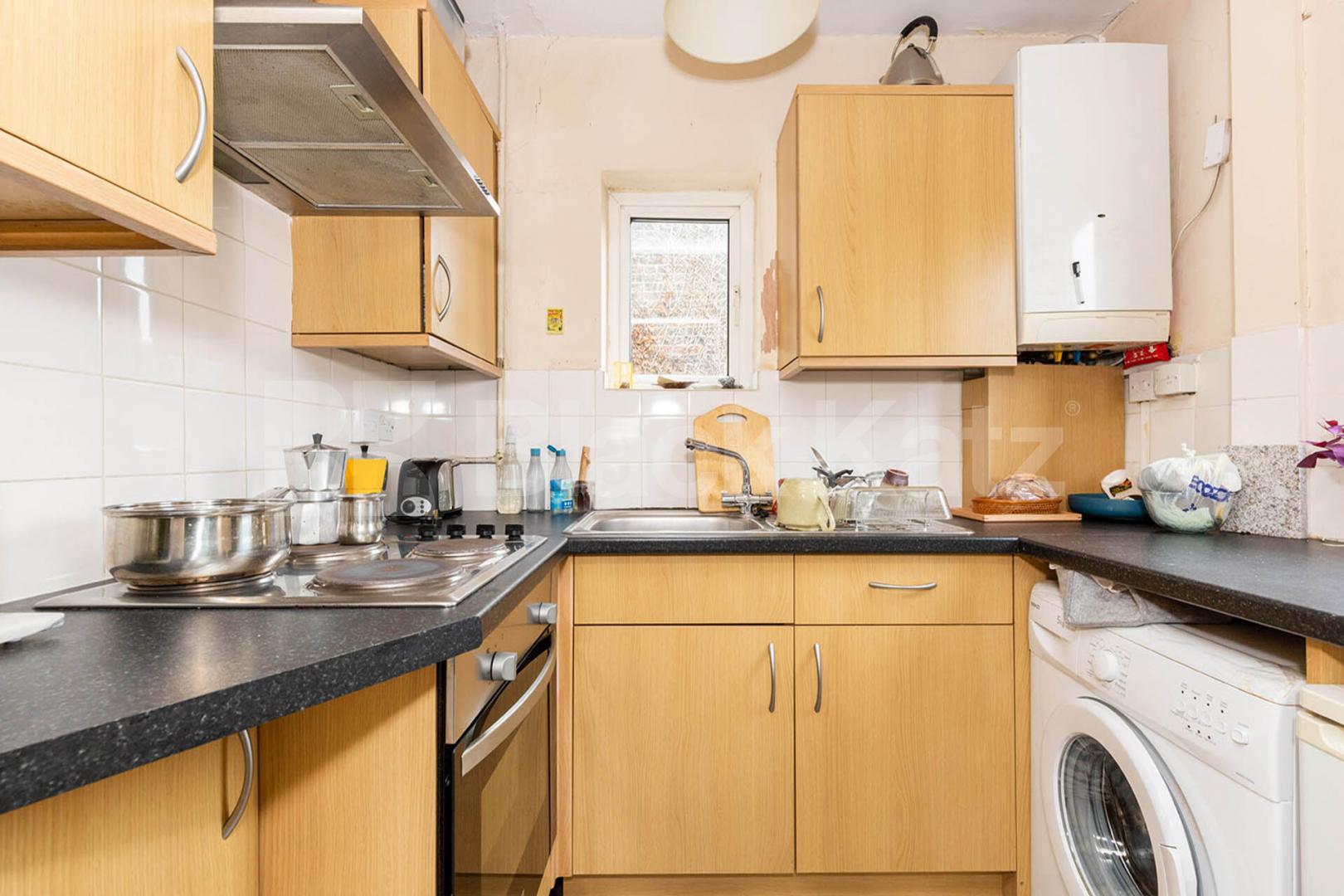 Split level 1 bedroom on a residential street in Highbury Northolme Road, Highbury